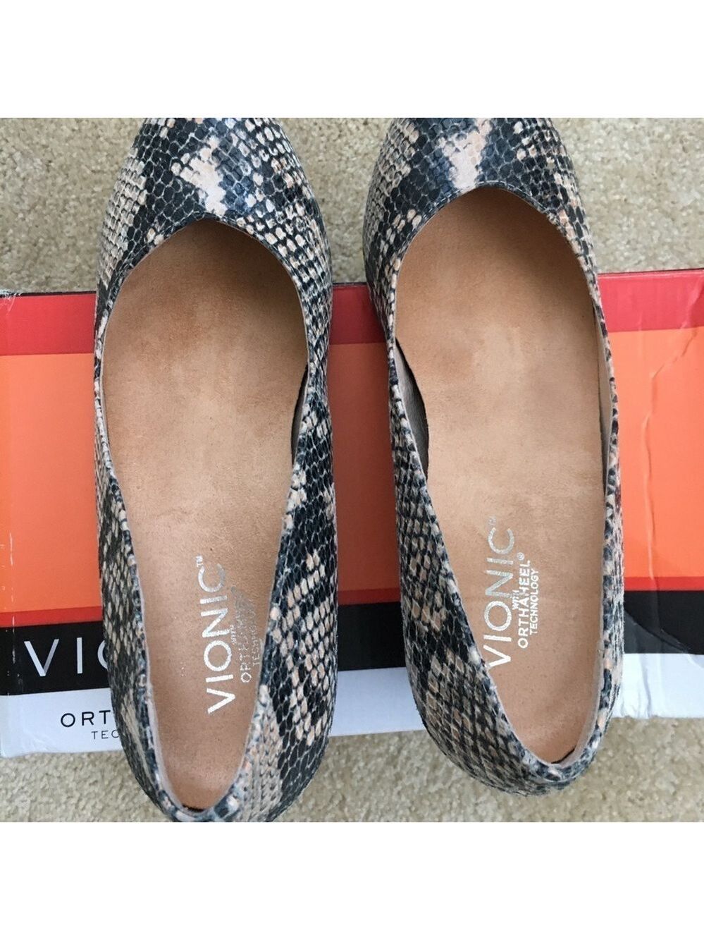 𝅺VIONIC cushioned snakeskin wedge - Picture 4 of 10